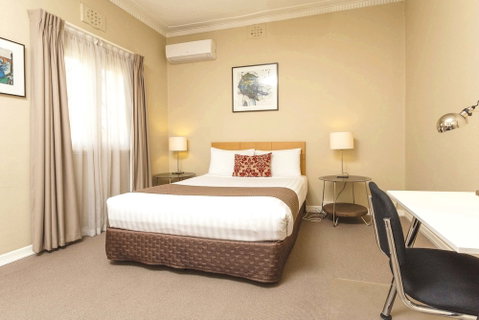 Globe Apartments - Accommodation Gladstone 5