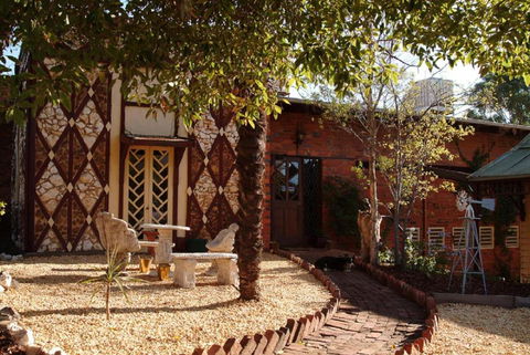 Diamond House Heritage Restaurant & Motor Inn - Accommodation Gladstone 4