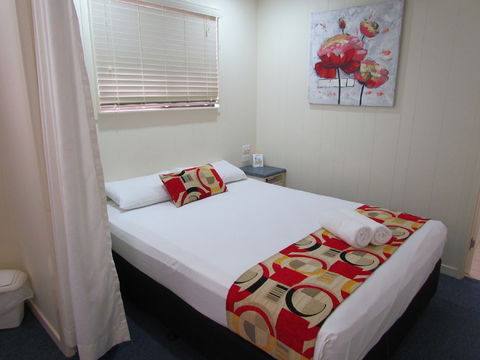 Alex Beach Cabins - Accommodation Gladstone 4