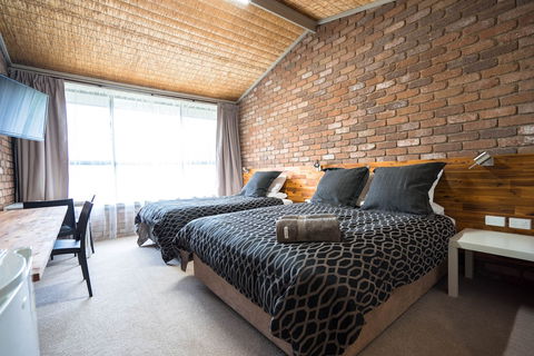 Farnham Court - Accommodation Gladstone 3