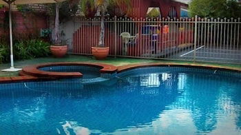 Courtyard Motor Inn - Accommodation Gladstone 2