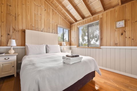 Hazelcreek Cottages - Accommodation Gladstone 3