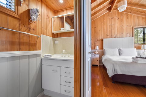 Hazelcreek Cottages - Accommodation Gladstone 5