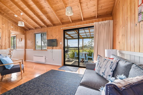 Hazelcreek Cottages - Accommodation Gladstone 4