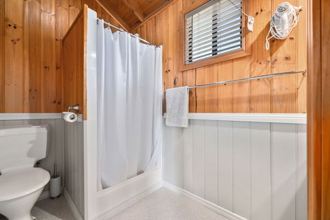 Hazelcreek Cottages - Accommodation Gladstone 2