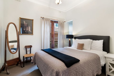 Captain's Retreat Apartments And Cottages - Accommodation Gladstone 3