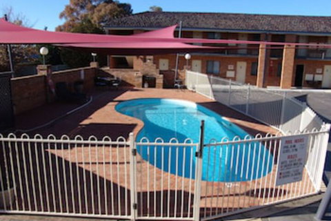 Ben Chifley Motor Inn - Accommodation Gladstone 0