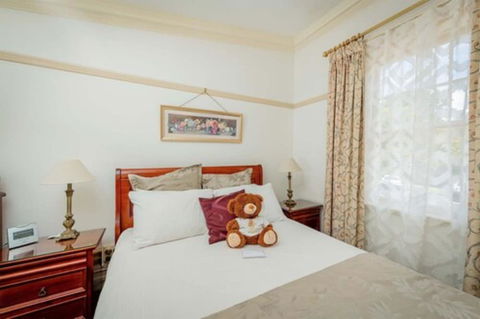 Cobb & Co Court Boutique Hotel - Accommodation Gladstone 1