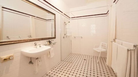 Cobb & Co Court Boutique Hotel - Accommodation Gladstone 5