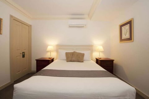 Cobb & Co Court Boutique Hotel - Accommodation Gladstone 3
