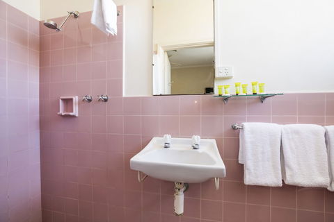 Esplanade Hotel - Accommodation Gladstone 4