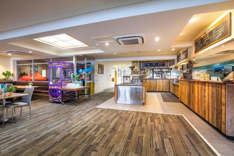 Esplanade Hotel - Accommodation Gladstone 5