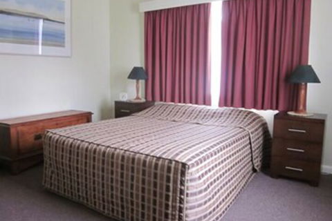 Lakes Waterfront Motel & Holiday Cottages - Accommodation Gladstone 5