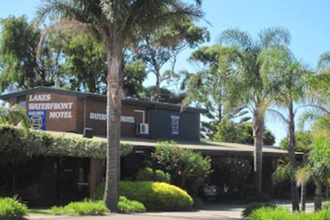 Lakes Waterfront Motel & Holiday Cottages - Accommodation Gladstone 0