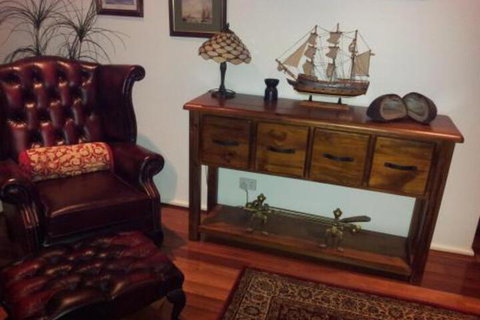 The Pommy Tree - Accommodation Gladstone 7