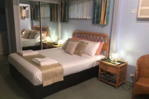 Coolum Dreams B & B - Accommodation Gladstone 0