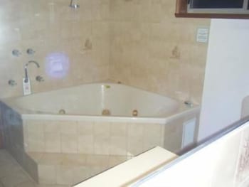 Paradise Lakes Motel - Accommodation Gladstone 2