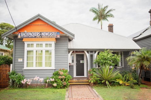 Backpackers Newcastle - Accommodation Gladstone 0
