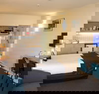 Shoreline Hotel - Accommodation Gladstone