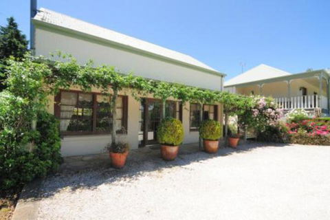 Daisy Cottage - Accommodation Gladstone 0