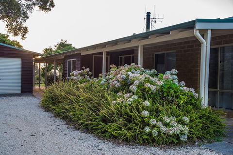 Cape Howe Cottages - Accommodation Gladstone 6