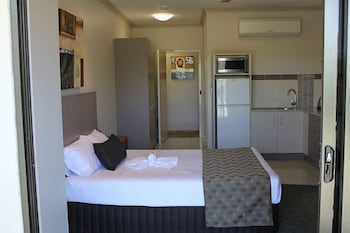 Emerald Executive Apartments - Accommodation Gladstone 3