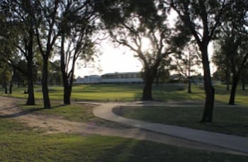 Emerald Executive Apartments - Accommodation Gladstone 0