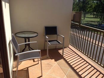 Emerald Executive Apartments - Accommodation Gladstone 5