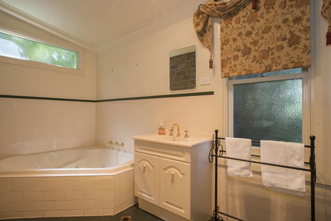 Barossa Dreams - Accommodation Gladstone 6