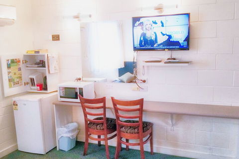 A & A Lodge Motel Emerald - Accommodation Gladstone 6