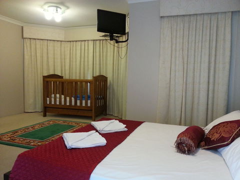 The Retreat - Accommodation Gladstone 0