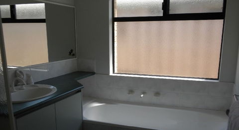 The Retreat - Accommodation Gladstone 2