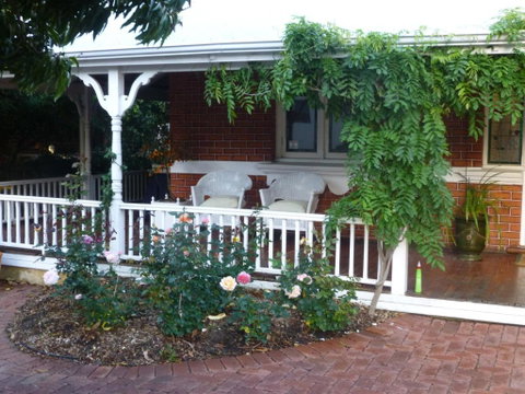 Lakeside Bed & Breakfast - Accommodation Gladstone 5