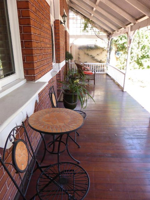 Lakeside Bed & Breakfast - Accommodation Gladstone 2