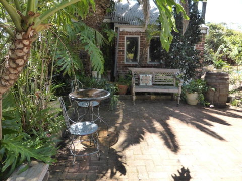 Lakeside Bed & Breakfast - Accommodation Gladstone 4