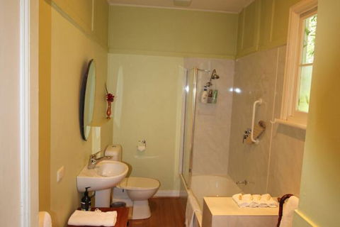 Olinda Country Cottages - Accommodation Gladstone 6