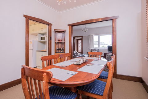Jones On Wilson Boutique B&B - Accommodation Gladstone 1