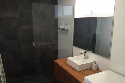 Centrepoint Units Heidelberg - Accommodation Gladstone 7