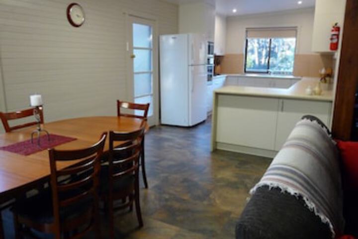 Sisters Beach TAS Accommodation Gladstone