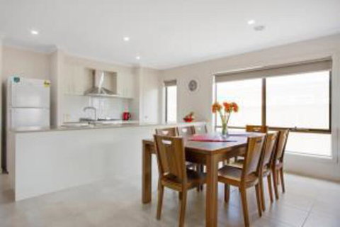 Serviced Houses Point Cook - Accommodation Gladstone 3