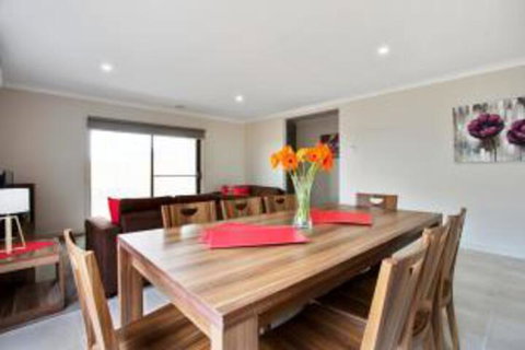 Serviced Houses Point Cook - Accommodation Gladstone 2