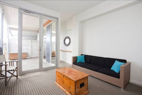 Four Kings Apartments - Accommodation Gladstone 4