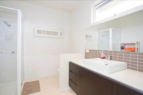Four Kings Apartments - Accommodation Gladstone 3