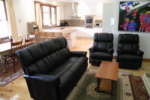 Pinkerton Hill Naracoorte - Accommodation Gladstone 5