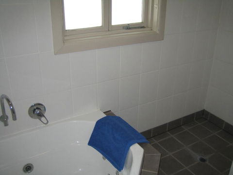 Showgrounds Cottage Naracoorte - Accommodation Gladstone 4