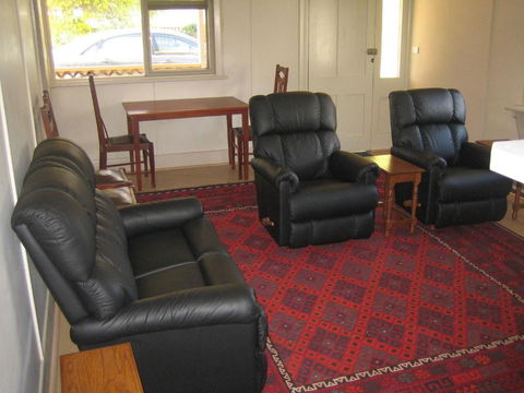 Showgrounds Cottage Naracoorte - Accommodation Gladstone 1