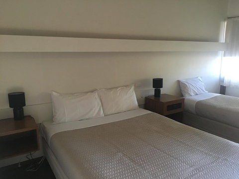 Tudor House Motel - Accommodation Gladstone 6