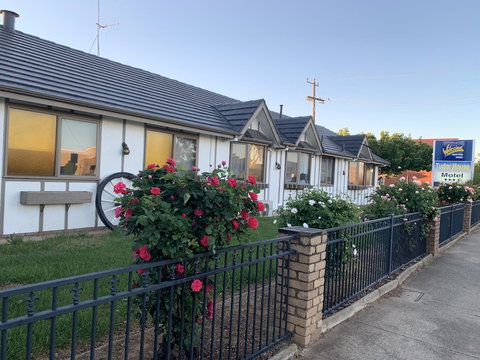 Tudor House Motel - Accommodation Gladstone 3