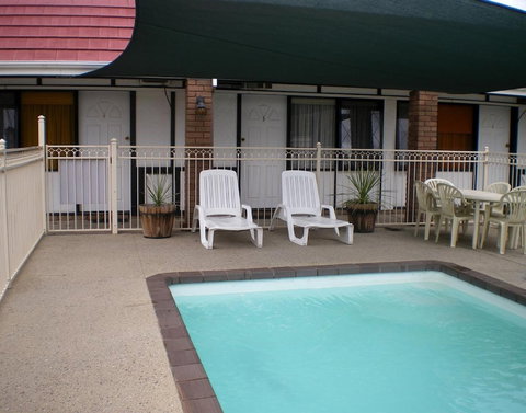 Tudor House Motel - Accommodation Gladstone 4