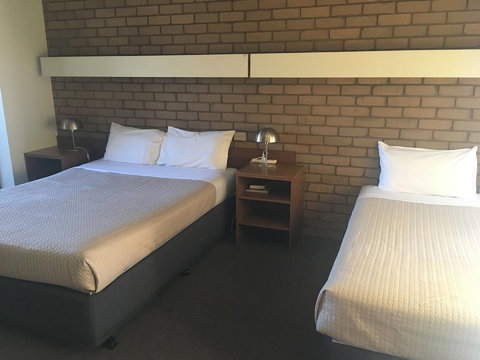 Tudor House Motel - Accommodation Gladstone 5